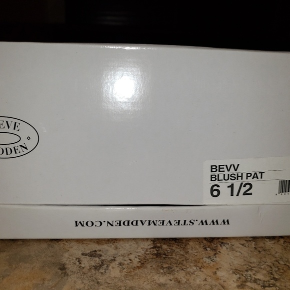 Women's nude patent round toe platform pumps 6.5 - Picture 2 of 5